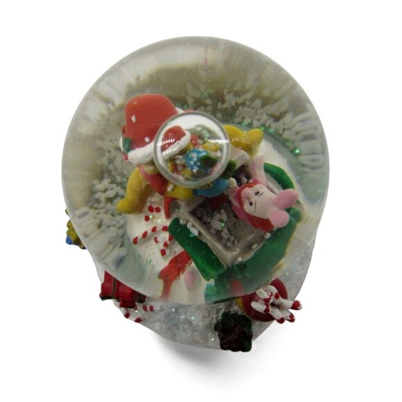 Bradford Exchange DISNEY All Wrapped Up For The Holidays Winnie Pooh Snow Globe - Picture 6 of 10